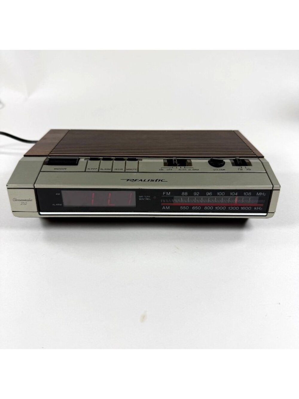 Vintage Realistic Chronomatic 252 Alarm Clock Radio Model 12-1560 AM/FM 1980s